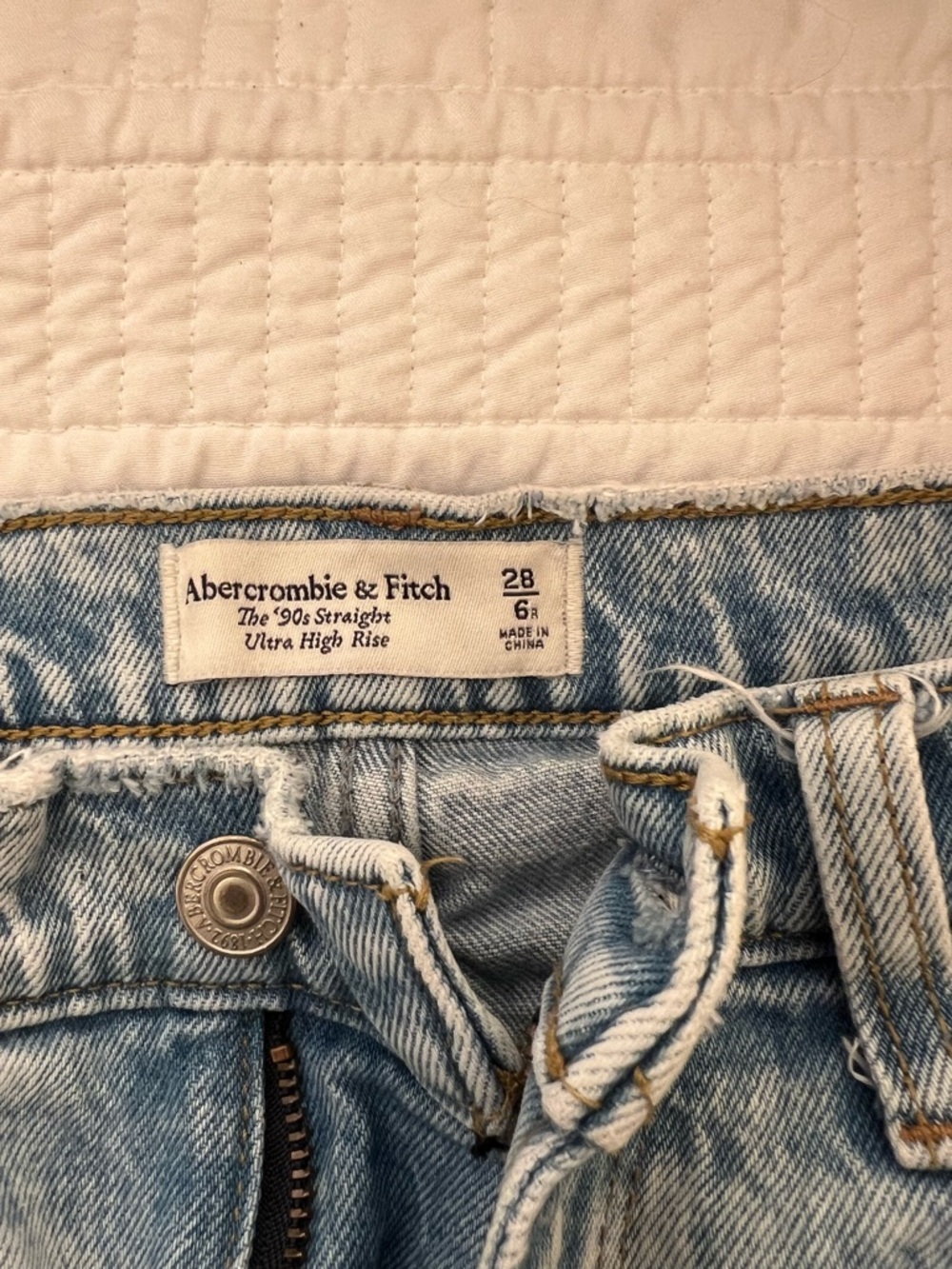 Abercrombie & Fitch The 90s Straight Ultra High Rise Women's Jean - Picture 4 of 5